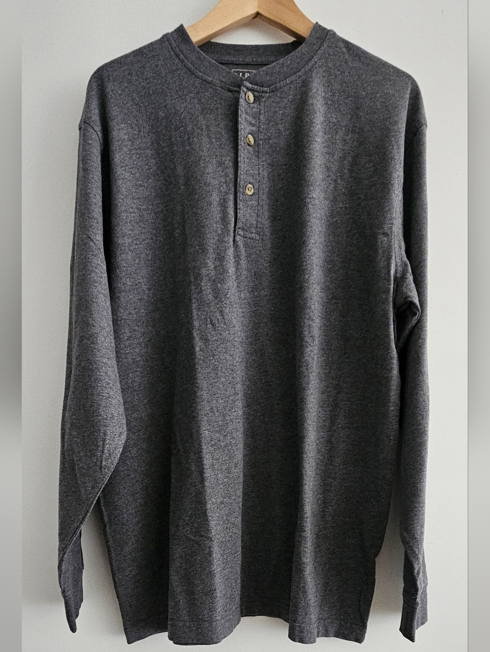 L.L. Bean Men's Carefree Unshrinkable Tee Long-Sleeve Henley Size L NWOT